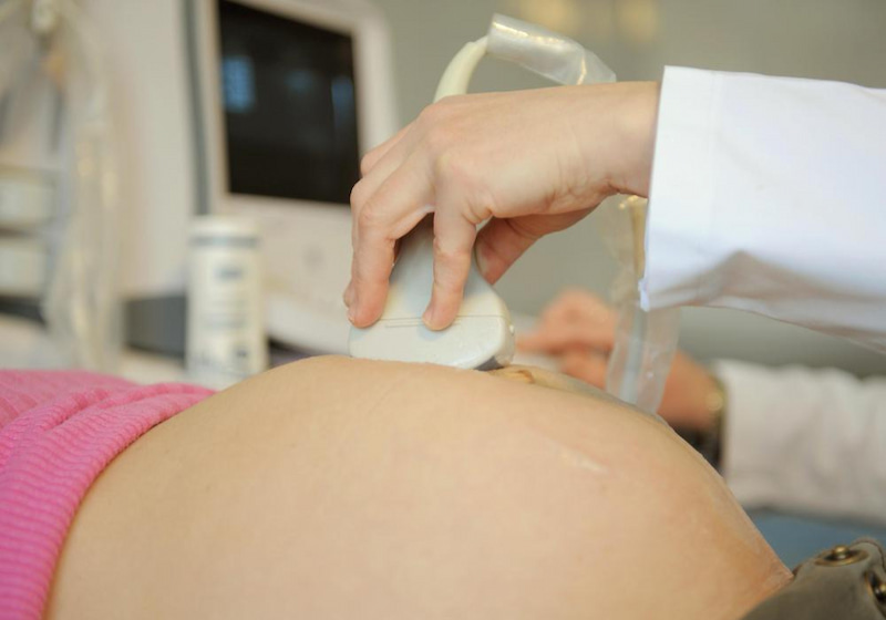 Bác sĩ sẽ siêu âm chi tiết để đánh giá tình trạng thai phụ