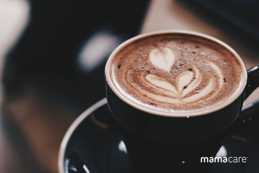 Mẹ bầu nên giảm lượng cafein nạp vào người để giảm căng thẳng mệt mỏi 